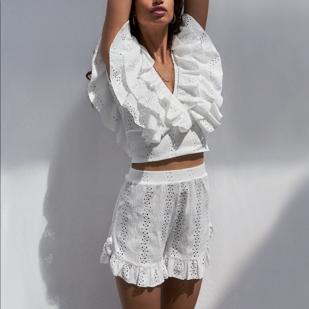 Ruffled white shorts ZARA NWOT